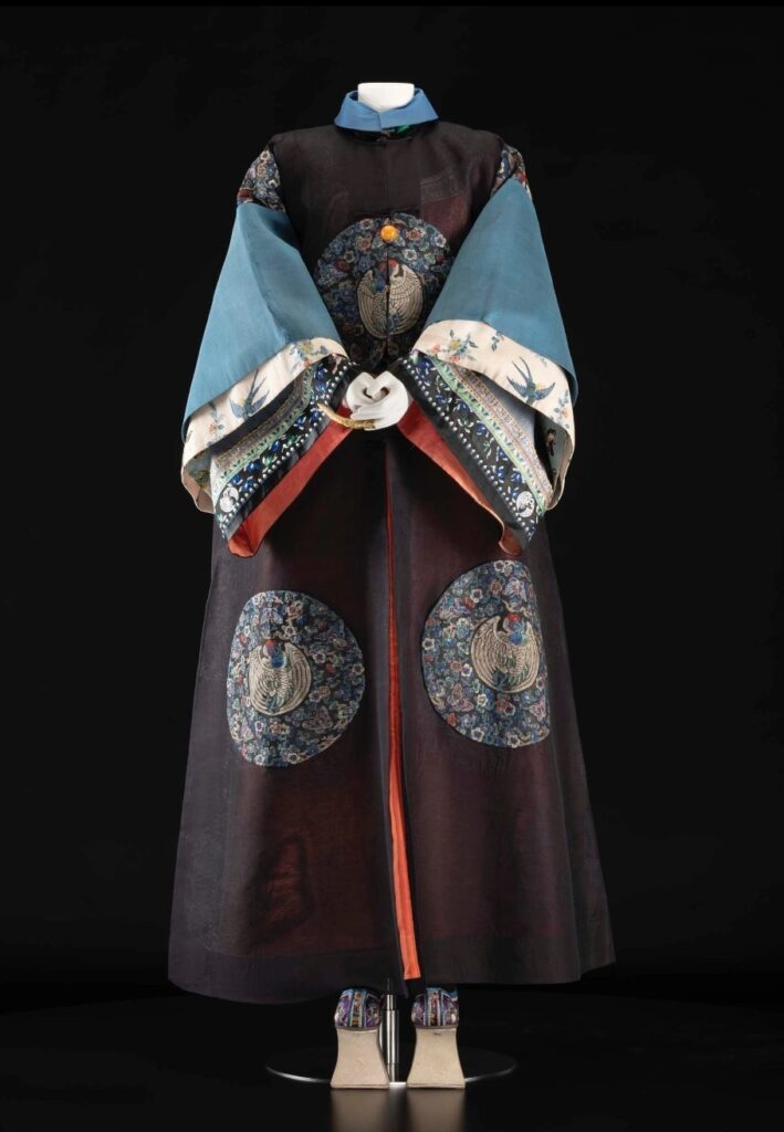 esempio di abbigliamento femminile Qing